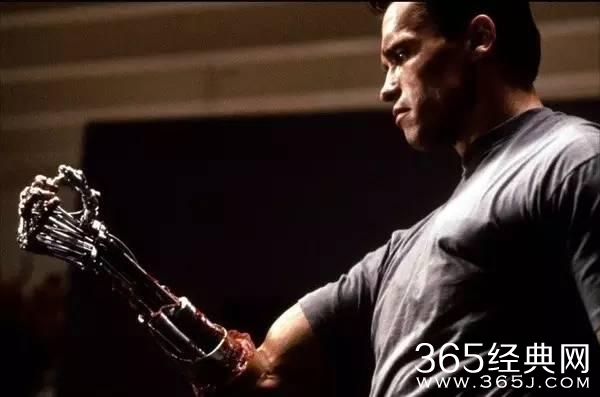 特朗普和希拉里大辩论之前第一个该感谢的人，是施瓦辛格