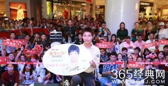 当初张艺兴嫌5块钱的水贵，现在却捐建了一条公路