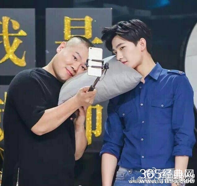 岳云鹏睡前晒自拍点名杨洋，网友：买家秀与卖家秀！