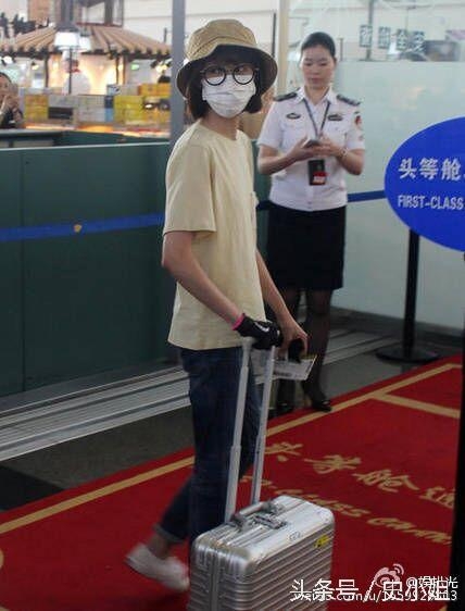 没有胸却依然很火的女星，我只服她！