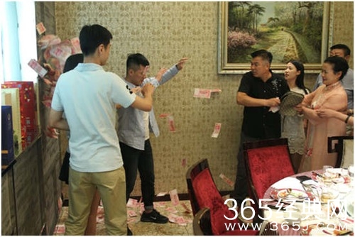 男子凑百万提亲中套路 欲暴打土豪岳父