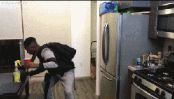 爆笑gif：看到这样的走上前去踹一脚可以吗？