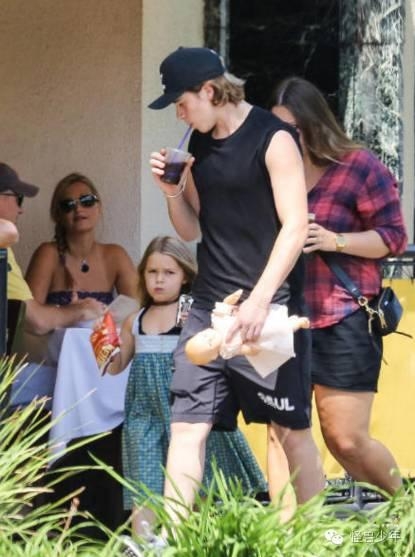 凯特王妃被一对儿女抢镜,修杰楷贾乃亮因女儿收获众多人气,星二代要碾压星爸星妈了吗?