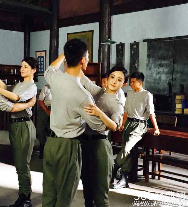 走出乔任梁伤痛的赵丽颖终于更新微博，网友的评论又炸了