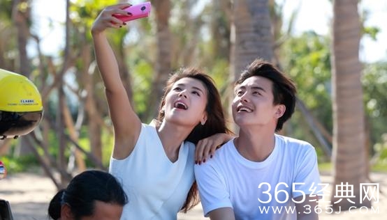 刘涛新剧，饰演18岁少女与马天宇海边自拍大秀恩爱