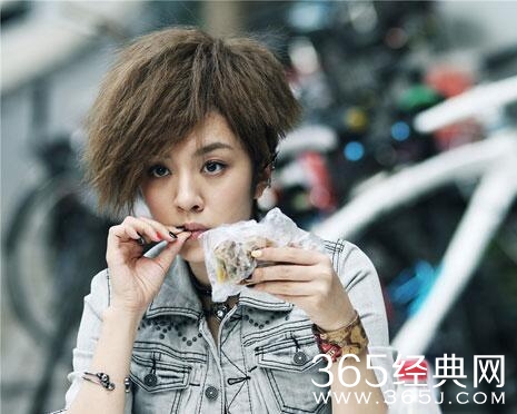 9岁学戏，是郑恺陈赫同学，搭胡歌爆红，自爆潜规则往事令人心疼