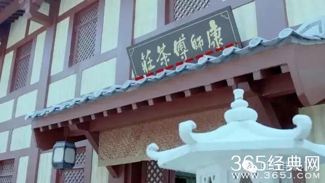 现在广告里插影视剧都插得好专业