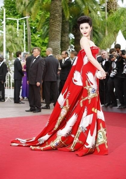 范冰冰：傍大佬也能傍出风骨，走红毯也能走成影后