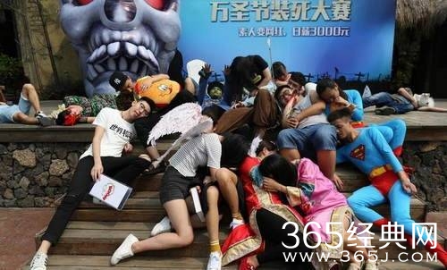 大学新生举行装死大赛 各种死法笑翻全场