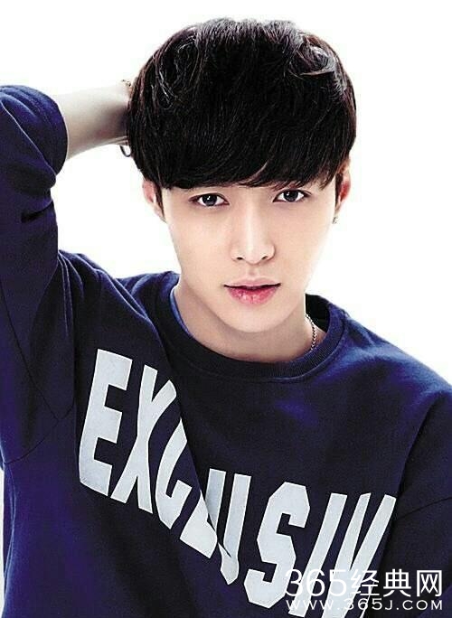 当初张艺兴嫌5块钱的水贵，现在却捐建了一条公路