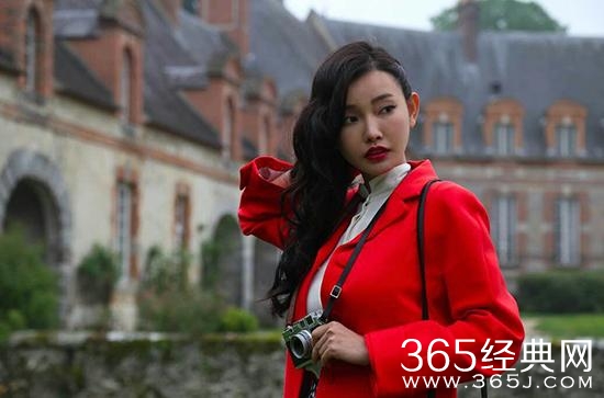 各家小花都去蹭时装周了，唯独她一人受邀欧洲杯？