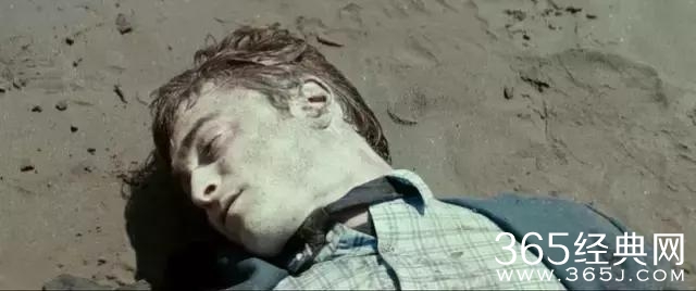 这部屎尿屁电影仅靠一具尸体就已锁定奥斯卡最佳男配！