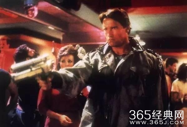 特朗普和希拉里大辩论之前第一个该感谢的人，是施瓦辛格