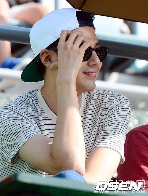 赵寅成。春风十里，不如睡你