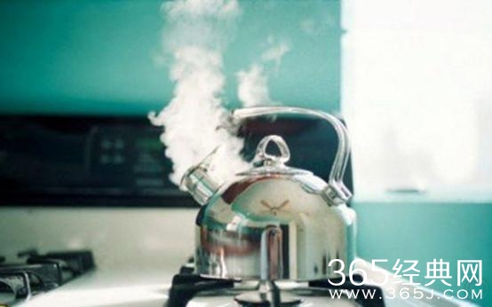 电视剧里生孩子都要用开水？它有什么作用呢