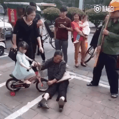 爆笑gif：看到这样的走上前去踹一脚可以吗？