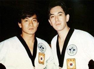 被誉为“内地刘德华”的他，3次和华仔隔空合作，如今王牌对王牌