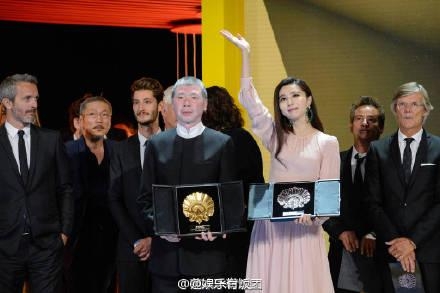 冯小刚脸部红肿僵硬，网友心疼齐呼：快打假去