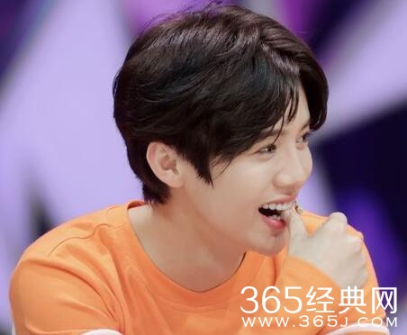 原来这么多明星爱咬手指，李易峰、杨洋、郑爽还有他们