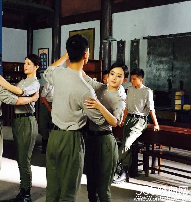 走出乔任梁伤痛的赵丽颖终于更新微博，网友的评论又炸了