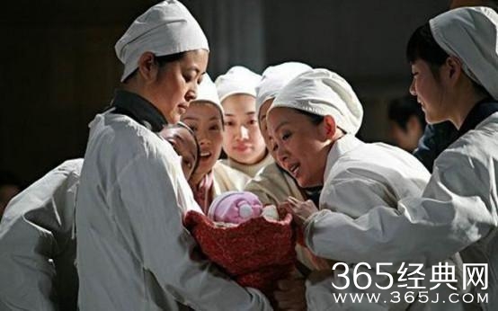 电视剧里生孩子都要用开水？它有什么作用呢