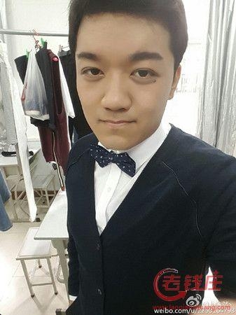 “家有儿女”电视剧中一家人12年后再聚首，其乐融融