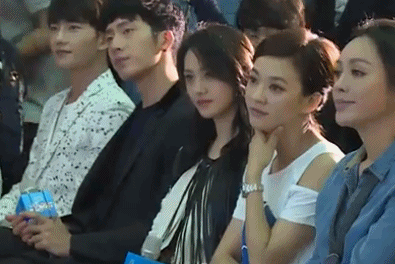 用GIF动态来表述网友们说的月抛型郑爽脸，你们觉得的呢？