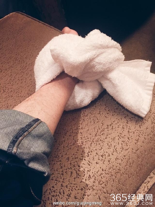 赵丽颖的小脚受网友夸赞，你知道男明星中脚最小的是谁吗