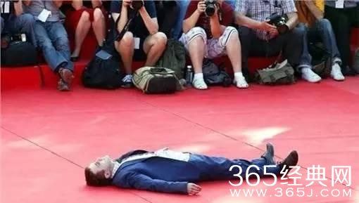 从绝望孤独到嗨得飞起，这部电影有毒！