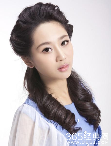 “家有儿女”电视剧中一家人12年后再聚首，其乐融融