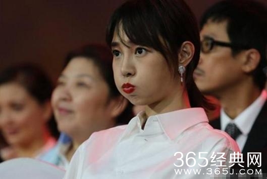 看到baby拿奖后得意忘形地大笑，白百何一个苦笑看懂了内幕