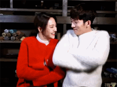 用GIF动态来表述网友们说的月抛型郑爽脸，你们觉得的呢？