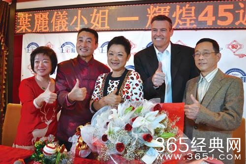 献唱周润发，坚决不拍电视剧，为要孩子7年人工受孕