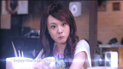 用GIF动态来表述网友们说的月抛型郑爽脸，你们觉得的呢？