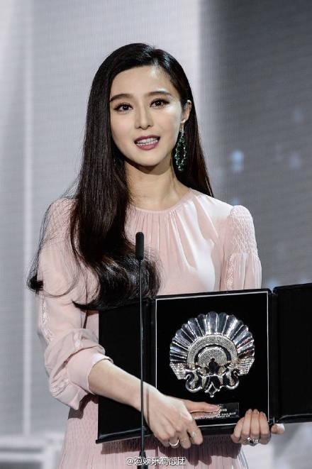 冯小刚脸部红肿僵硬，网友心疼齐呼：快打假去