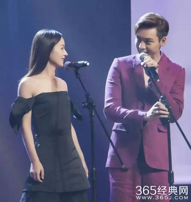 赵丽颖 陈伟霆隔空传情 网友：你们快“恋爱”