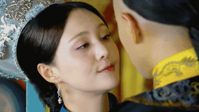 用GIF动态来表述网友们说的月抛型郑爽脸，你们觉得的呢？