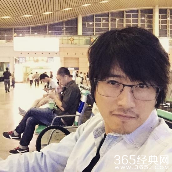 韩寒挺电竞选手嘲讽杨永信：摁在地上摩擦