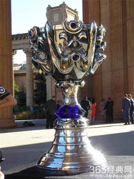 竞报：迫于压力导演跳出洗白 爆古手羽居心不良