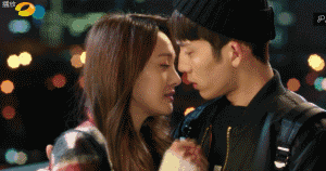 用GIF动态来表述网友们说的月抛型郑爽脸，你们觉得的呢？