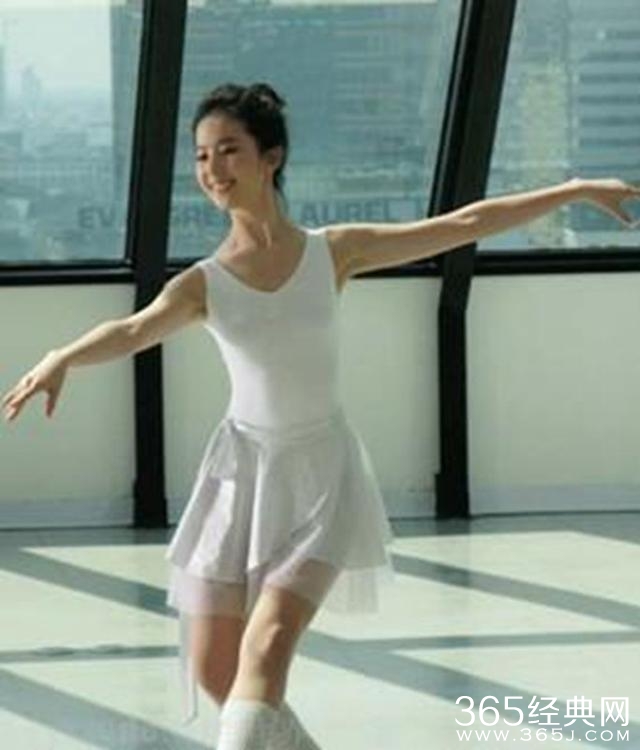 小花里跳舞最好的是刘诗诗、胖迪，舞姿最蠢萌的居然是赵丽颖