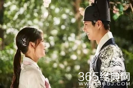 云画的月光丨爱得太快？有多少人只看对方一眼就已沦陷。