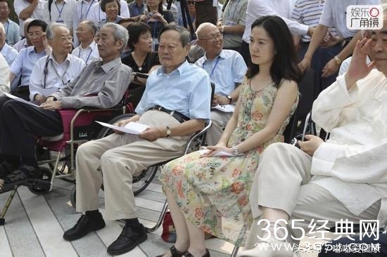 杨振宁曾说：翁帆是美女，我不介意她再嫁给别的男人。