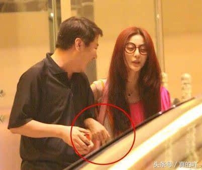 范冰冰发文感恩工作室 网友惊奇发现图中的某个男人非比寻常