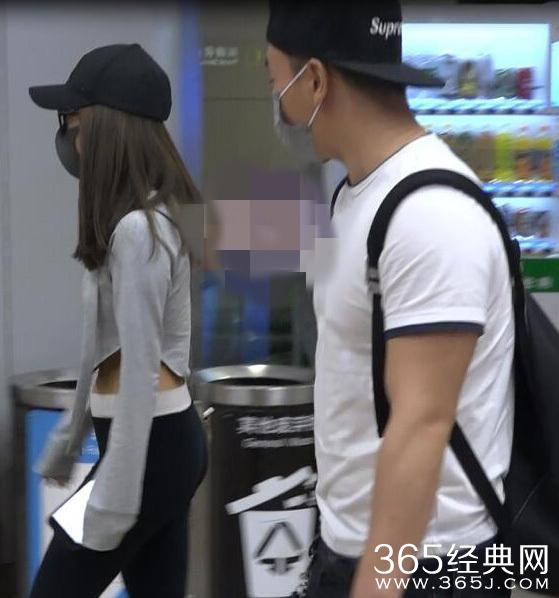 何洁释小龙为什么分手?释小龙与女子街头亲密照曝光