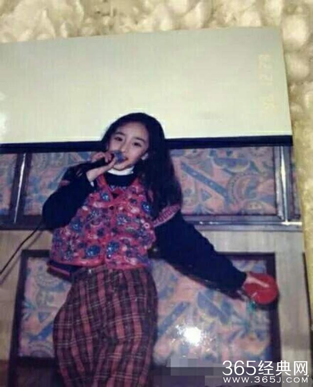 你看过当红小花们的中学照片吗？除了郑爽基本都是校花级别！