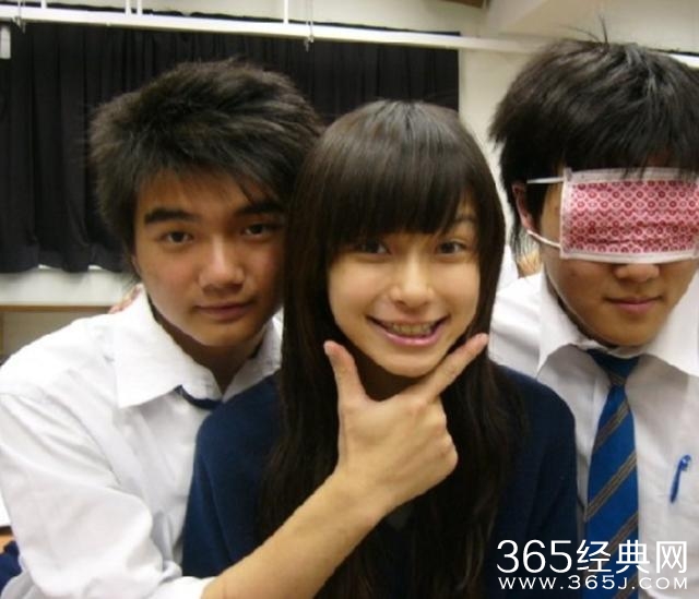 你看过当红小花们的中学照片吗？除了郑爽基本都是校花级别！