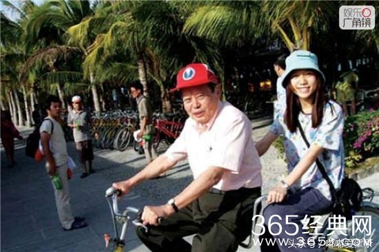 杨振宁曾说：翁帆是美女，我不介意她再嫁给别的男人。