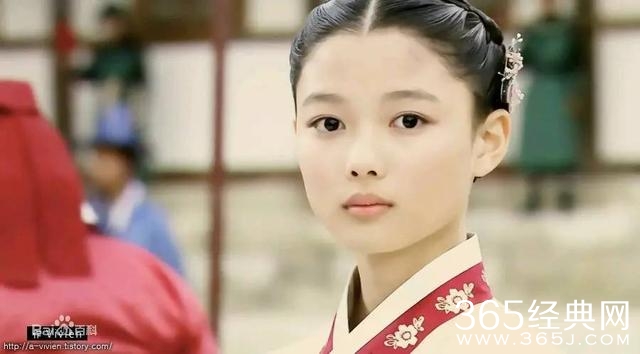 云画的月光丨爱得太快？有多少人只看对方一眼就已沦陷。