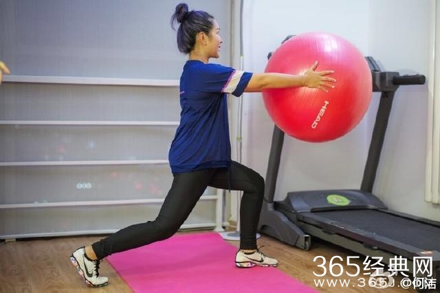 狂减30斤！何洁三个月瘦回纸片人